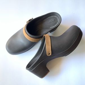 Crocs Sarah mule clog leather style strap size 7